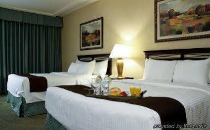 University Square Hotel Fresno Exterior foto
